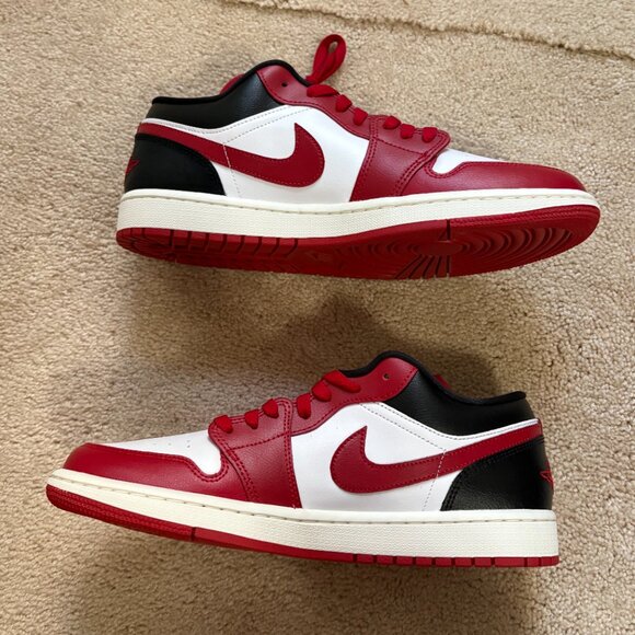 Jordan 1 Low 'Reverse Black Toe' - Unisex (Men's Size: 10.5/Women's Size: 12) - Picture 5 of 13